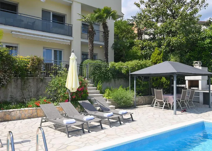 Family-friendly With Swimming Pool - Volosko, - 15071 아파트