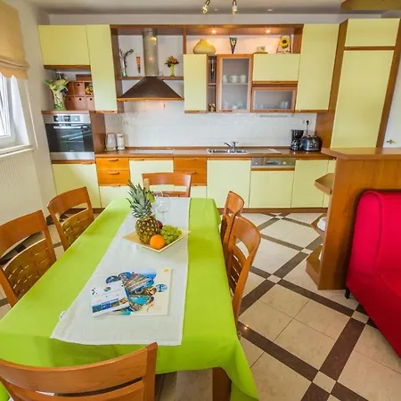 Apartment Family Friendly With A Swimming Pool - Volosko, - 15071